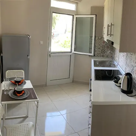 Rita's And Διαμέρισμα *