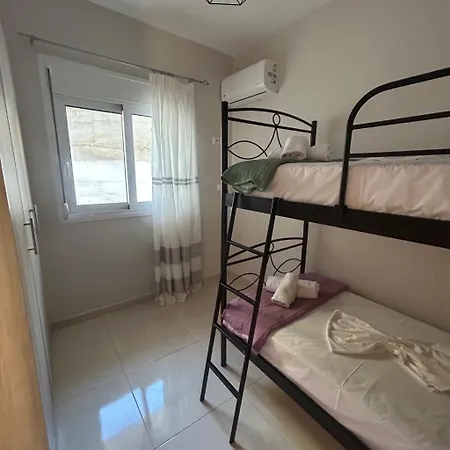 Rita's And Διαμέρισμα *